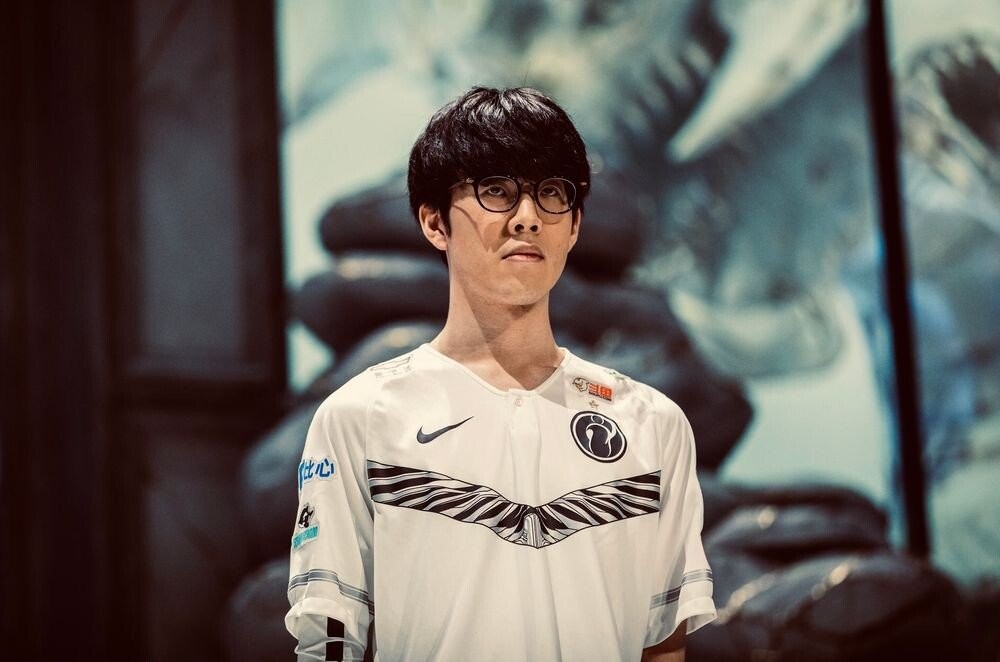 教练组更依 教练组更依