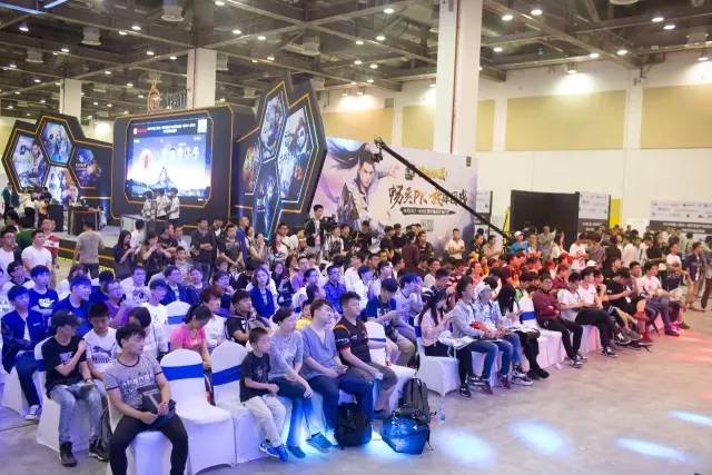 自由式滑雪——国际雪联世界杯（利维尼奥站）：女子空中技巧赛况.